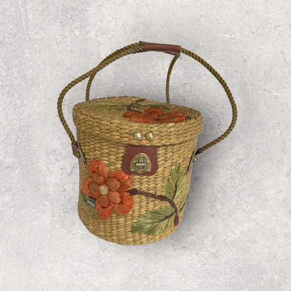 Vintage Handbags - 1960’s vintage woven straw purse